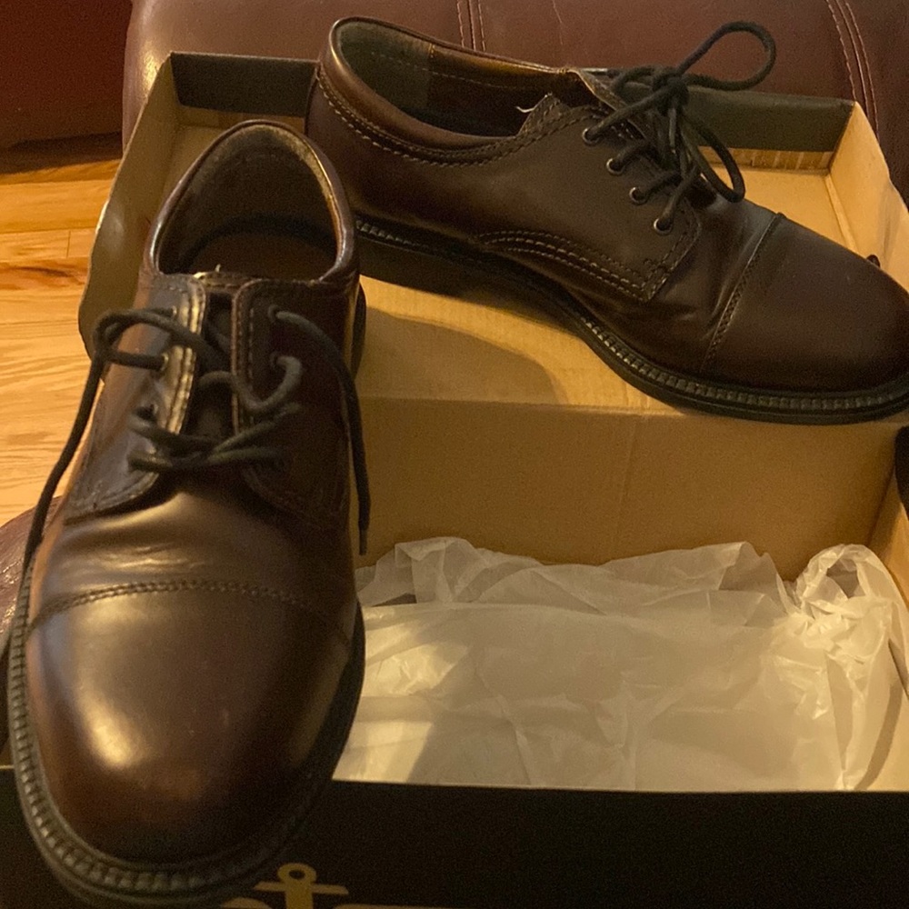 Men’s size 8 Dockers dress shoe